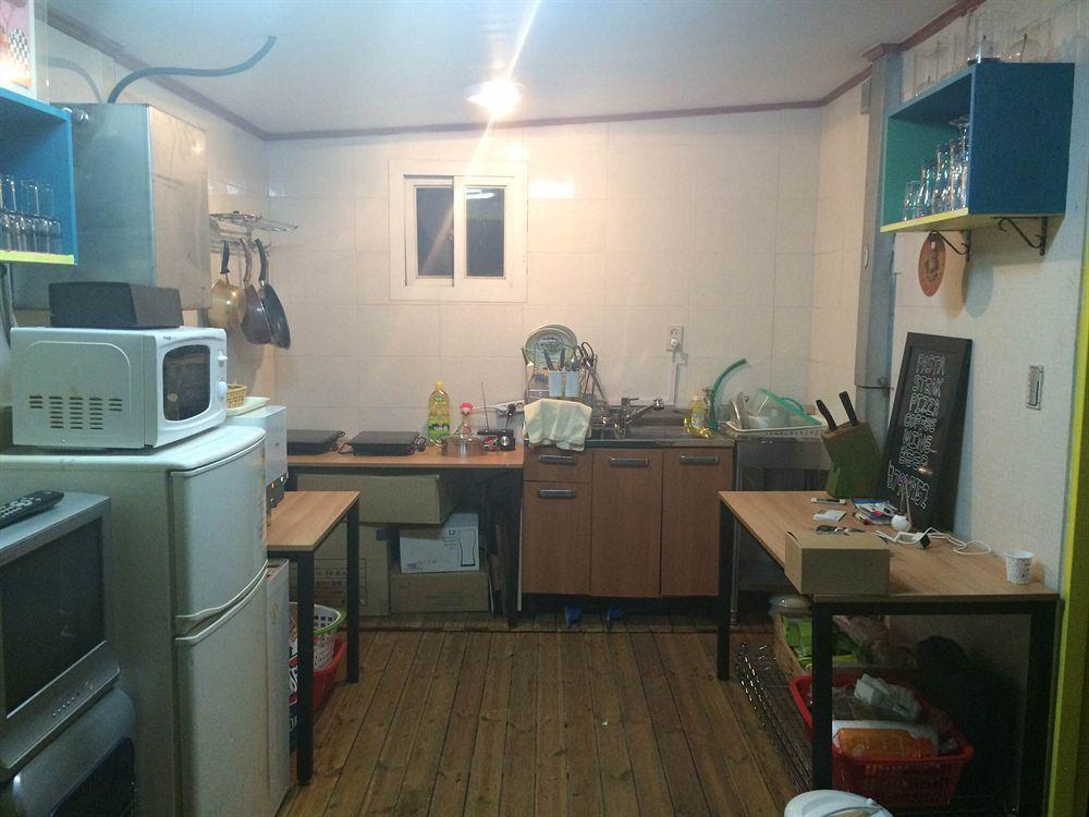 Sinchon Sisters Hostel Seoul Eksteriør bilde