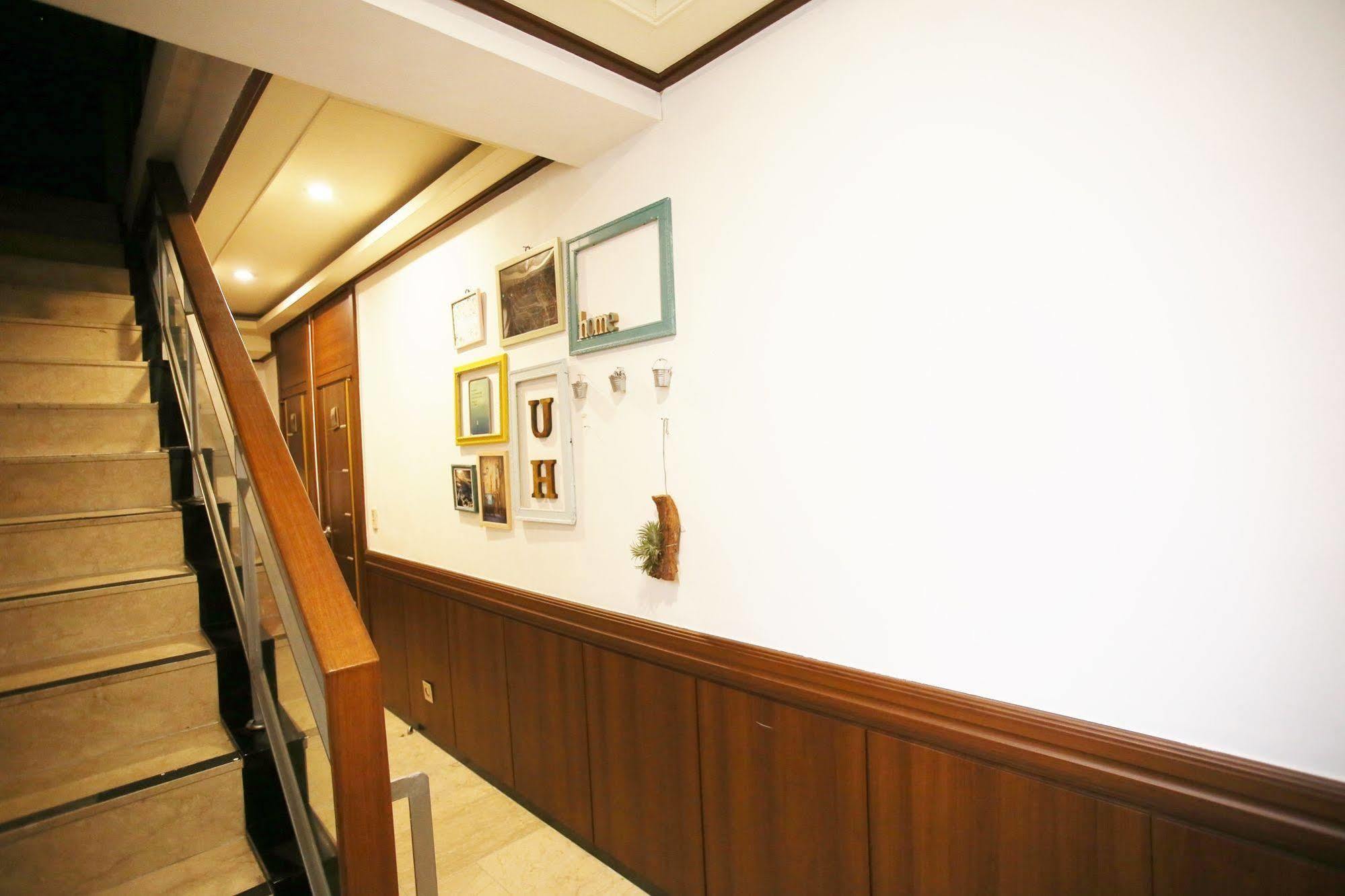 Sinchon Sisters Hostel Seoul Eksteriør bilde